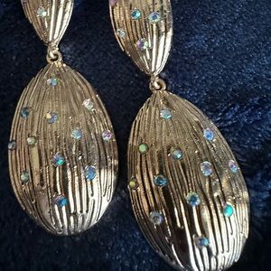 Statement piece drop lightweight earrings 💛